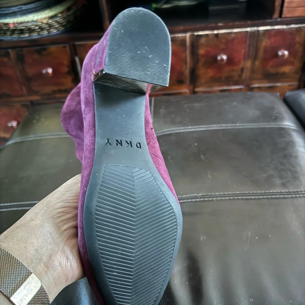 DKNY gorgeous burgundy suede ankle boot size 8.5 M - Picture 8 of 15